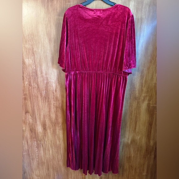 NWT Noelle Red Velvet Midi Dress | Pleated, V-Neck, A-Line | Women’s Plus 2X - Picture 9 of 16